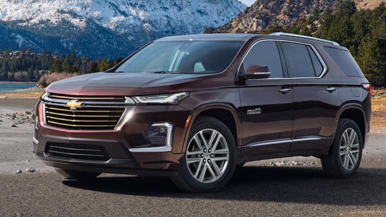 2022 Chevrolet Traverse front left